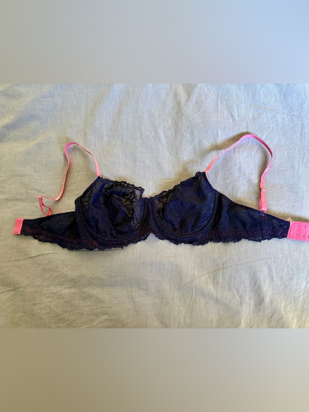 Dora Larsen navy + pink lace underwire bra – 34D / UK 34D